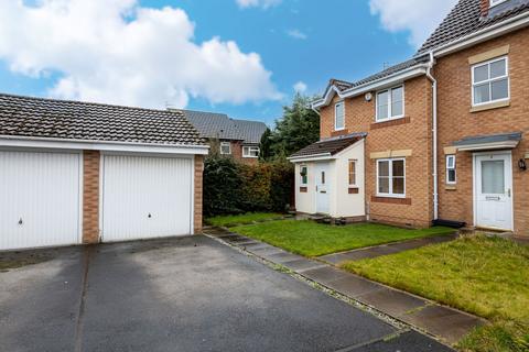 4 bedroom end of terrace house for sale - Charnley Close, Sale M33