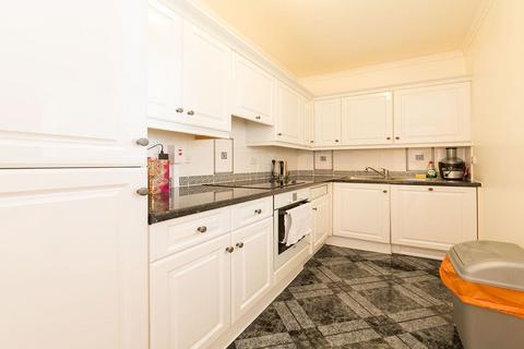 2 bedroom flat to rent, Roderick Road, London NW3