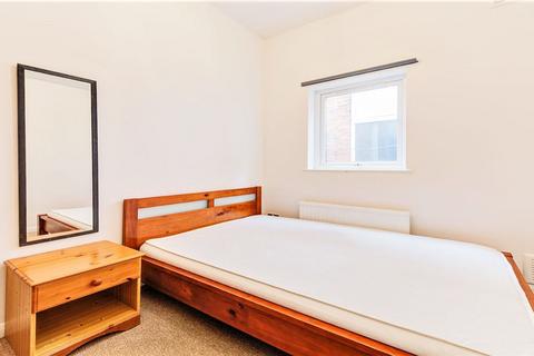2 bedroom flat to rent, Roderick Road, London NW3