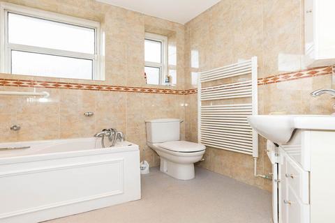 2 bedroom flat to rent, Roderick Road, London NW3