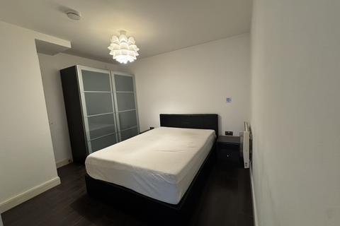 Studio to rent, St. Johns Road, Isleworth TW7