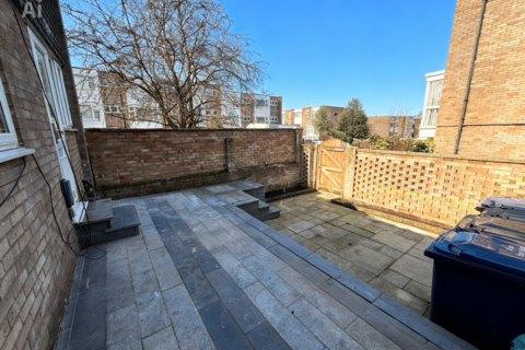 4 bedroom end of terrace house to rent, Hardwick Green, London W13