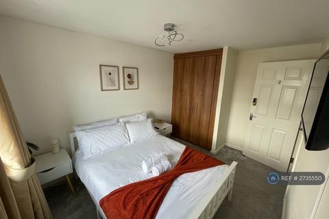 4 bedroom semi-detached house to rent, Brompton Road, Hamilton, Leicester, LE5