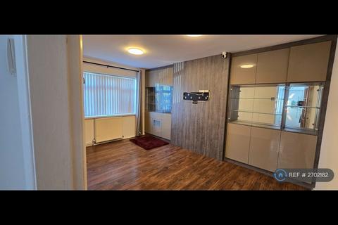 3 bedroom semi-detached house to rent, Brandhall Road, Oldbury, B68