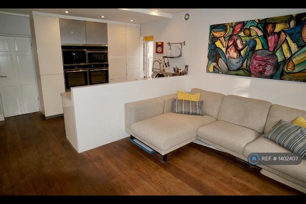 Lounge/Dining Room