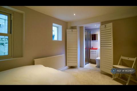 3 bedroom flat to rent, Burghley Rd, London, NW5