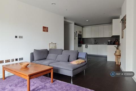 2 bedroom flat to rent - Senate Building, London, SW11