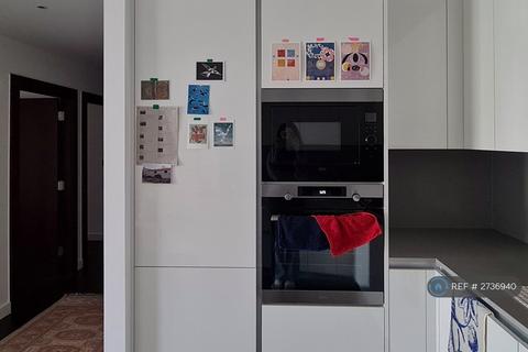 2 bedroom flat to rent, Senate Building, London, SW11