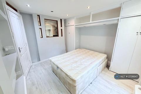 1 bedroom flat to rent, Oaks Court, London, E11