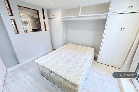 1 bedroom flat to rent, Oaks Court, London, E11