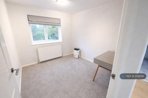2 bedroom flat to rent, Amesbury Close, Epping, CM16