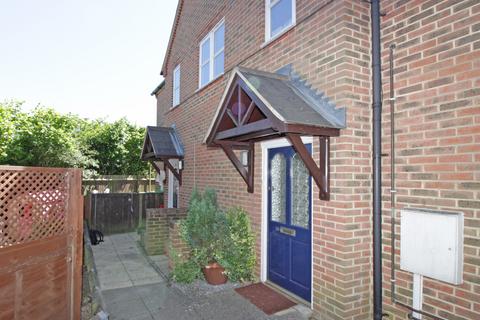 2 bedroom ground floor flat to rent, Six Penny close, Edenbridge