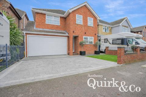 4 bedroom detached house for sale - Papenburg Road, Canvey Island, SS8