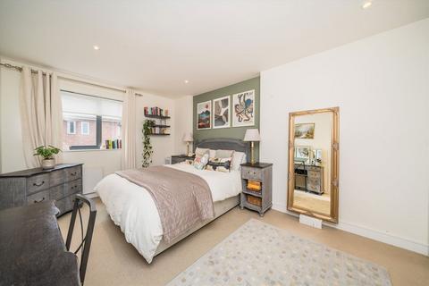 2 bedroom flat for sale, Upper Richmond Road, London SW15