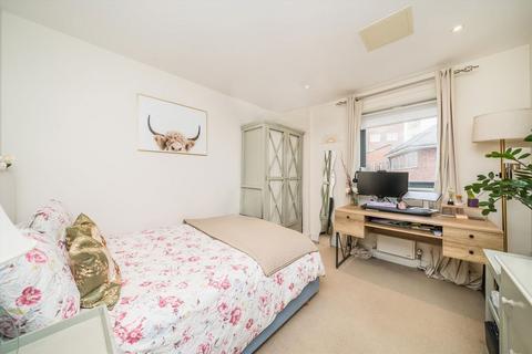 2 bedroom flat for sale, Upper Richmond Road, London SW15