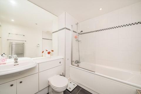 2 bedroom flat for sale, Upper Richmond Road, London SW15