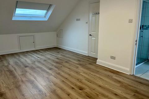 2 bedroom flat for sale, Burnham Way, London W13