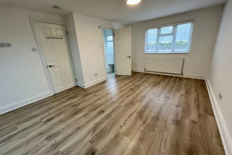 2 bedroom flat for sale, Burnham Way, London W13