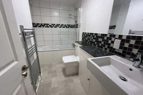 2 bedroom flat for sale, Burnham Way, London W13
