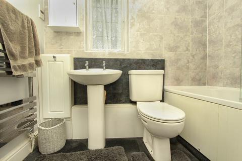 4 bedroom detached house for sale, Larchwood Close, Wellingborough NN8