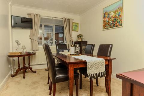 4 bedroom detached house for sale, Larchwood Close, Wellingborough NN8