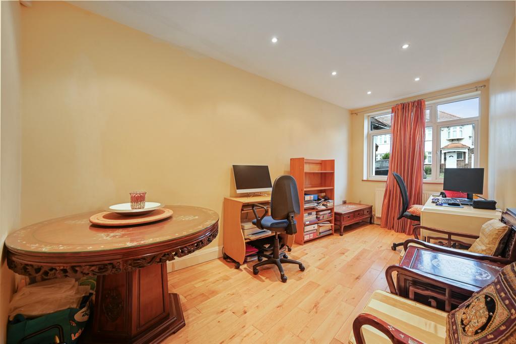 Bedroom / Study