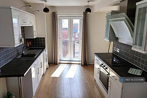 2 bedroom maisonette to rent, The Crescent, St Annes, FY8