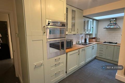2 bedroom flat to rent, Comyn Road, London, SW11