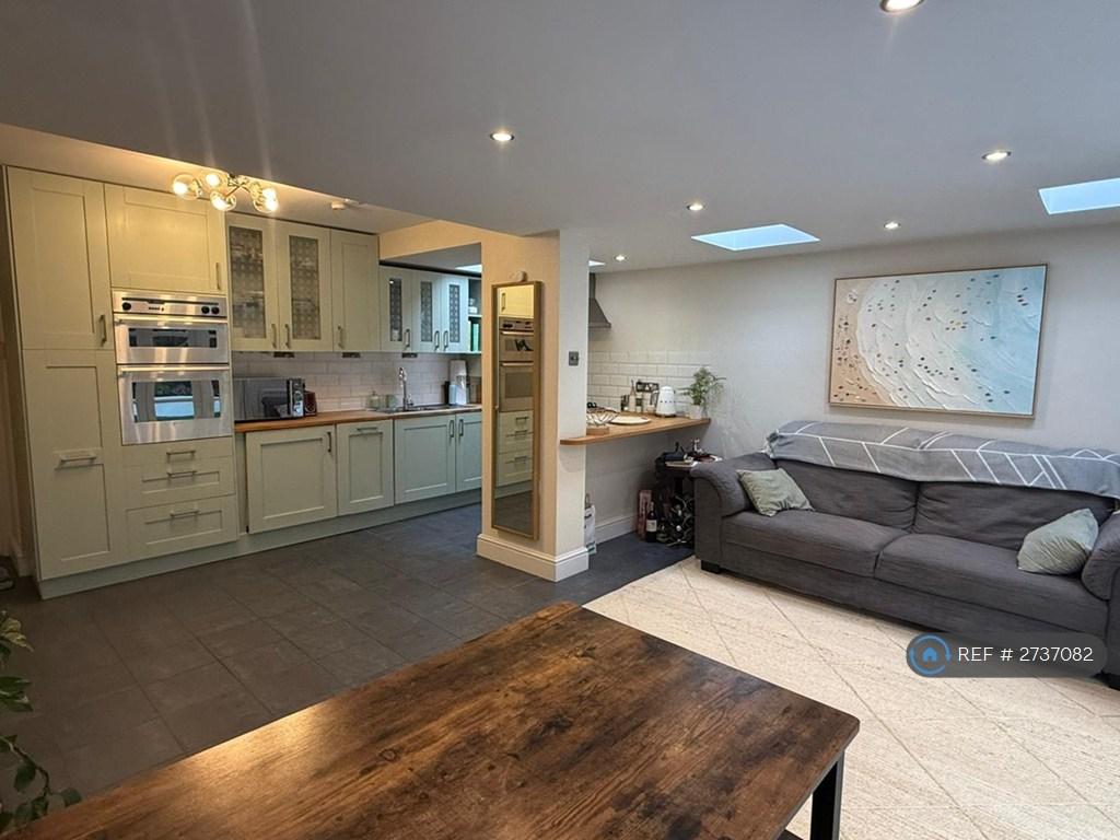 Kitchen/Diner/Lounge Area