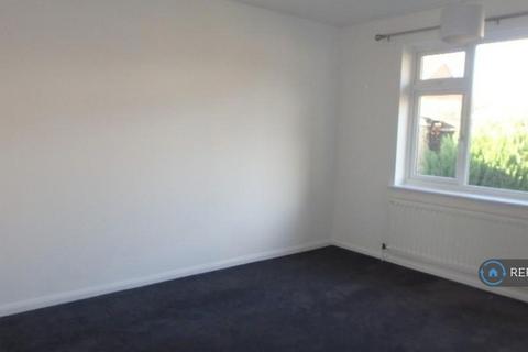 3 bedroom bungalow to rent, Barkham Road, Wokingham, RG41