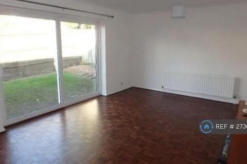 3 bedroom bungalow to rent, Barkham Road, Wokingham, RG41