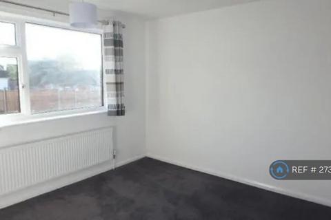 3 bedroom bungalow to rent, Barkham Road, Wokingham, RG41