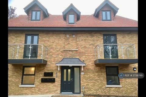 2 bedroom flat to rent - Crossbrook Street, Cheshunt, EN8