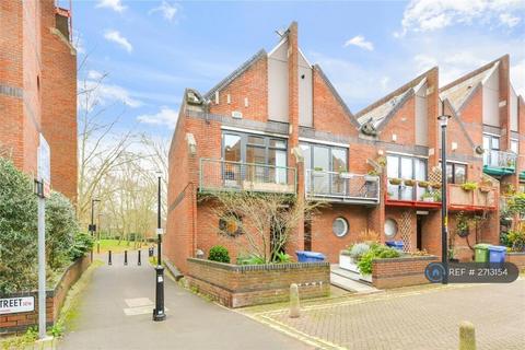2 bedroom end of terrace house to rent, Elephant Lane, London, SE16