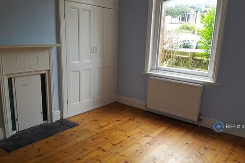 2 bedroom flat to rent, Normandy Avenue, High Barnet, EN5