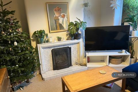 3 bedroom semi-detached house to rent, Stanton Drive, Chester, CH2