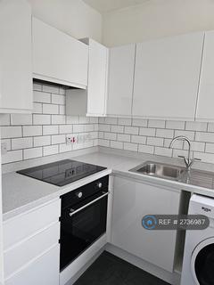 2 bedroom flat to rent, Amblecote Road, London, SE12