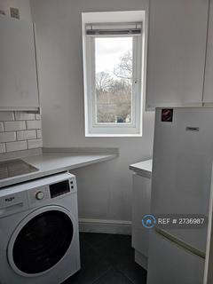 2 bedroom flat to rent, Amblecote Road, London, SE12