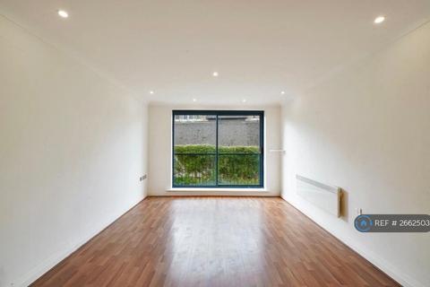 2 bedroom flat to rent, North Point, London, N8