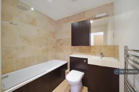 2 bedroom flat to rent, North Point, London, N8