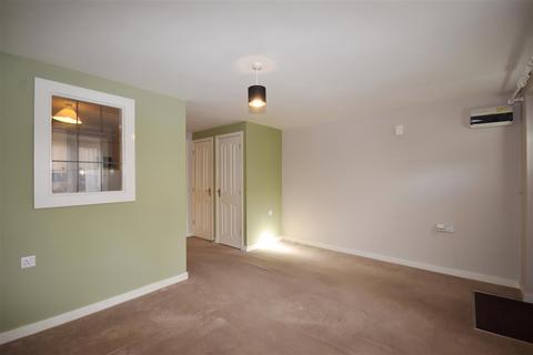 1 bedroom flat to rent, Amherst Place, Ryde, PO33 1FF