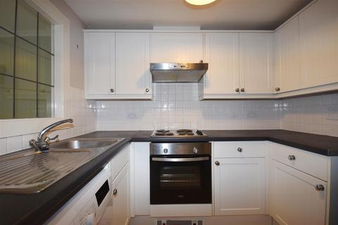 1 bedroom flat to rent, Amherst Place, Ryde, PO33 1FF