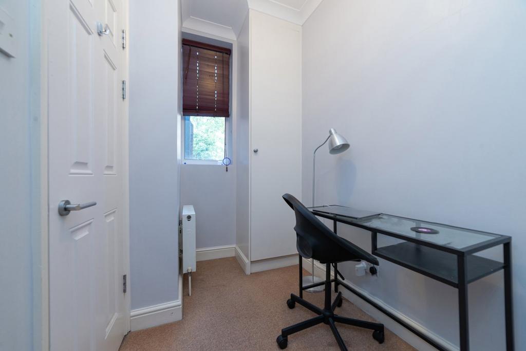 Single Bedroom / Study Room
