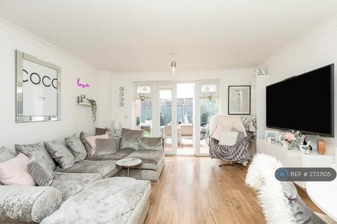 2 bedroom semi-detached house to rent, Eling Crescent, Sherfield-On-Loddon, Hook, RG27