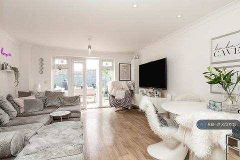 2 bedroom semi-detached house to rent, Eling Crescent, Sherfield-On-Loddon, Hook, RG27