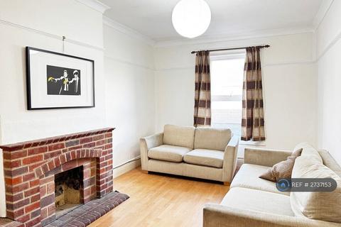 4 bedroom maisonette to rent - Holdenhurst Road, Bournemouth, BH8