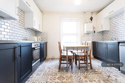 4 bedroom maisonette to rent, Holdenhurst Road, Bournemouth, BH8