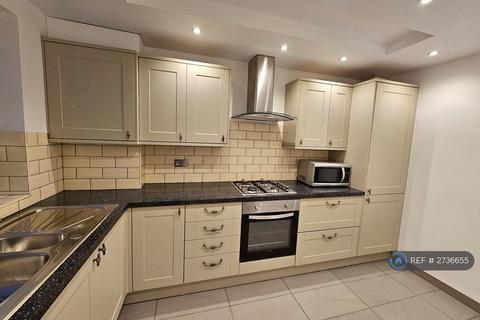 2 bedroom maisonette to rent, Glendun Court, London, W3