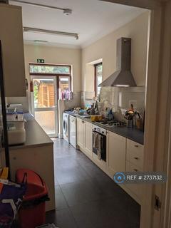 1 bedroom in a house share to rent - Selborne Road, London, N14