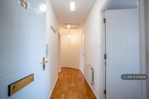 3 bedroom flat to rent, Goodwin Close, Chelmsford, CM2